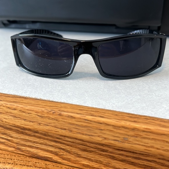 Men’s dark sunglasses - Picture 2 of 2